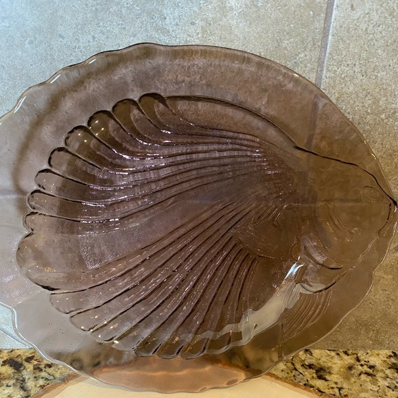 Purple Glass Beta Fish Detailed Design Plate Platter Serving Dish Arcoroc France - Picture 2 of 10